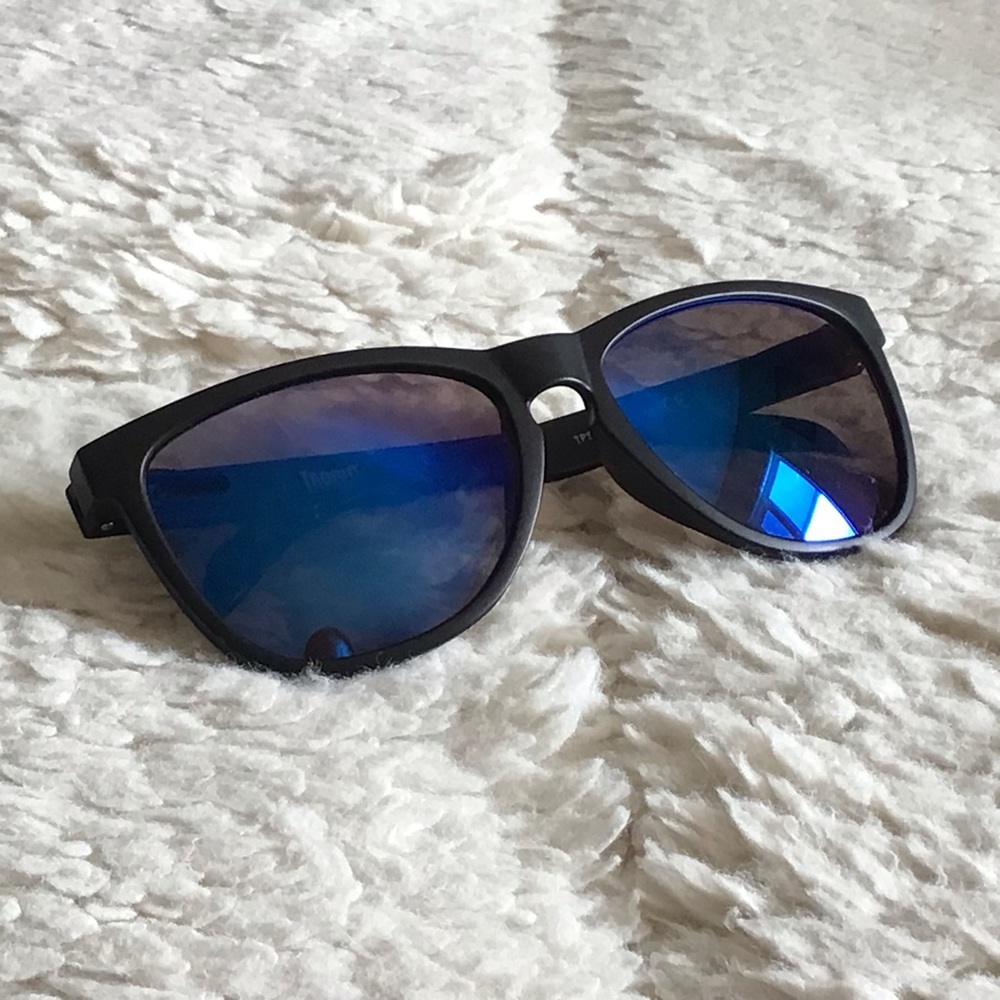 TAPOUT Sunglasses Blue Mirrored Lens